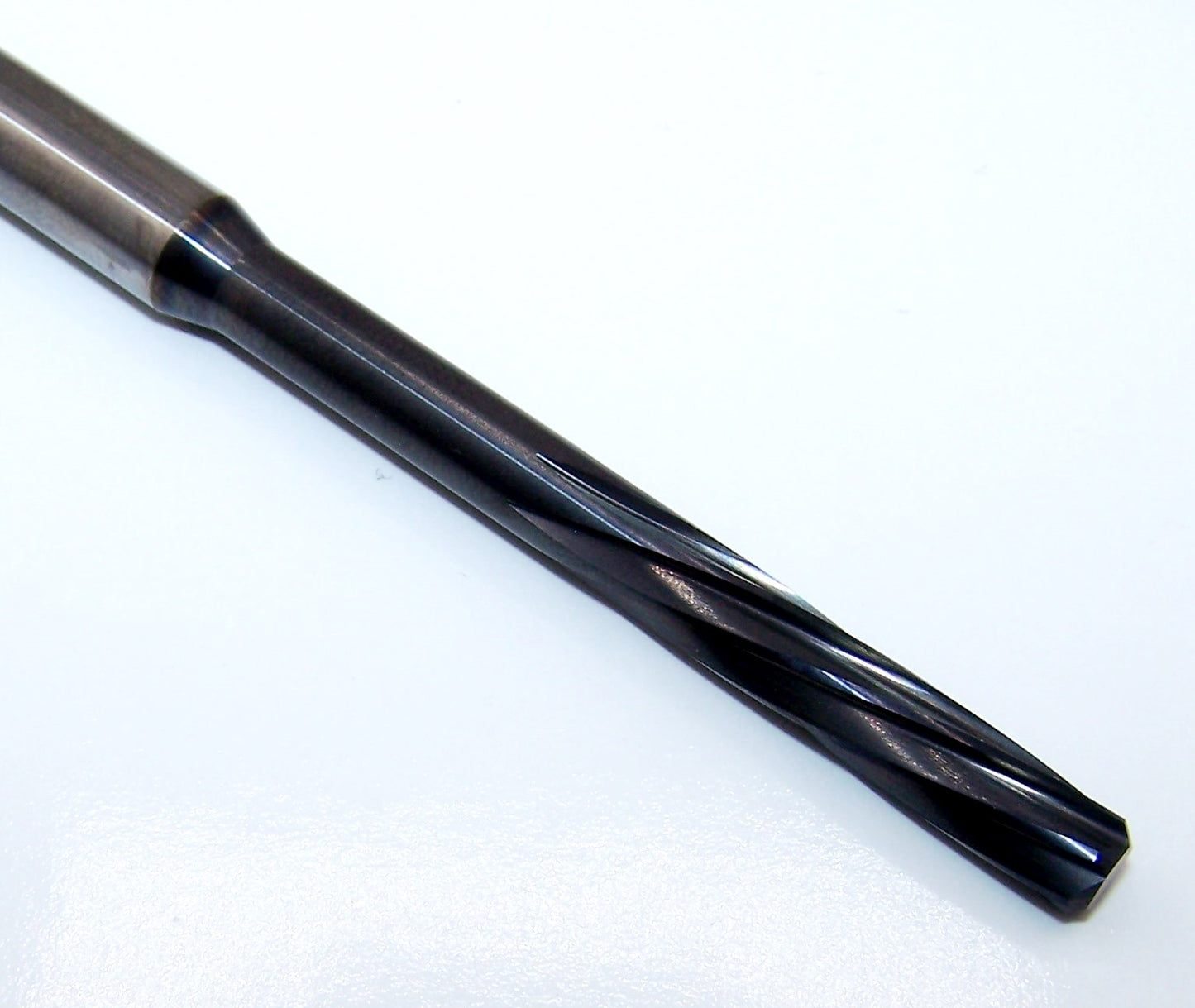 MR86-2358L1024 Kyocera 5.99mm Carbide 6 Flute Reamer ALTiN Coated 0.2358" Diameter 1.024" Flute 3.6614" Length 0.3150" Shank